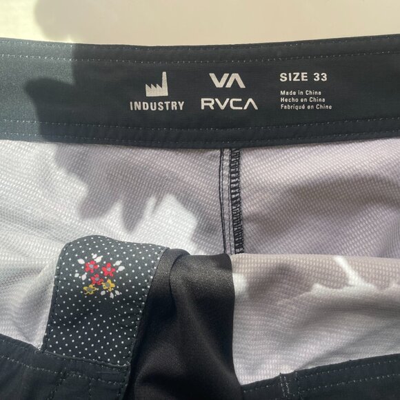 RVCA Black Boardshorts Like Brand New - Worn Once - Picture 4 of 4